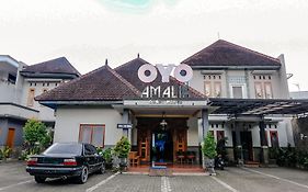 OYO 778 Residence Amalia Malang